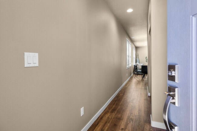 Building Photo - Brand New Stunning 3 Bed/2.5 Bath Townhouse-Old Farm District