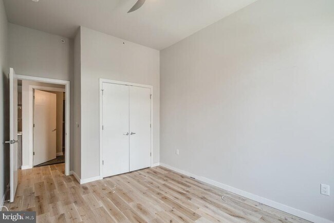 Building Photo - 418 S 13th St