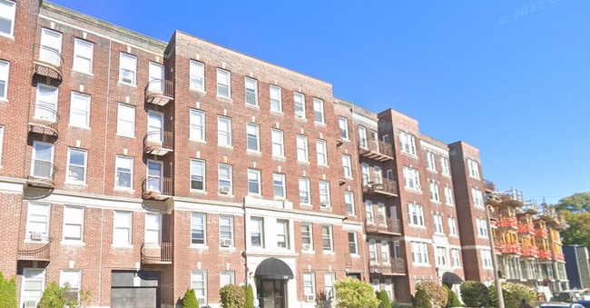Building Photo - 135 Washington St