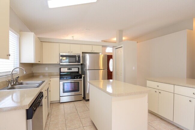 Foto del edificio - 1538 Scotch Pine Dr