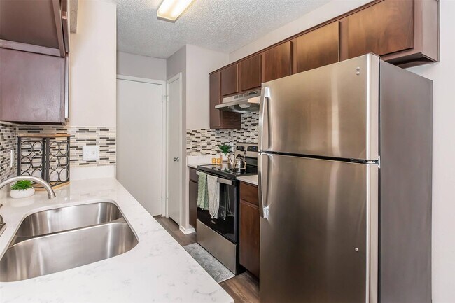 Foto del edificio - 8301 Boat Club Rd