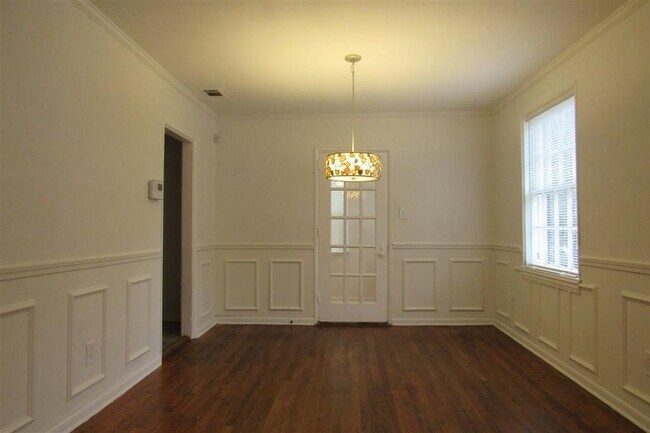 Building Photo - 4816 Maplewood Dr