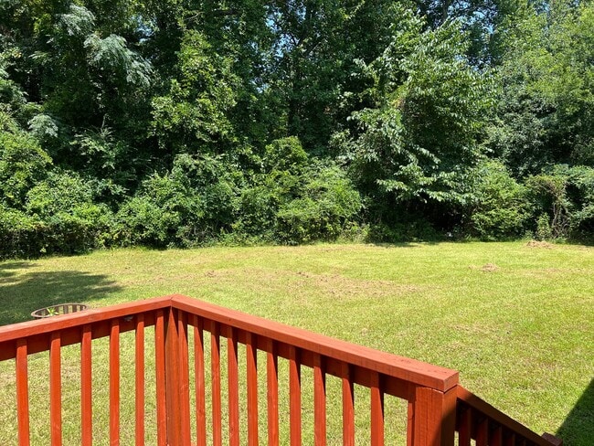 Foto del edificio - Charming 3 Bedroom 2 Bath home on large lot