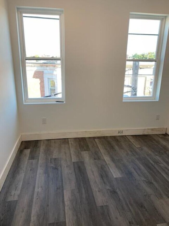 Building Photo - 268 S 52nd St