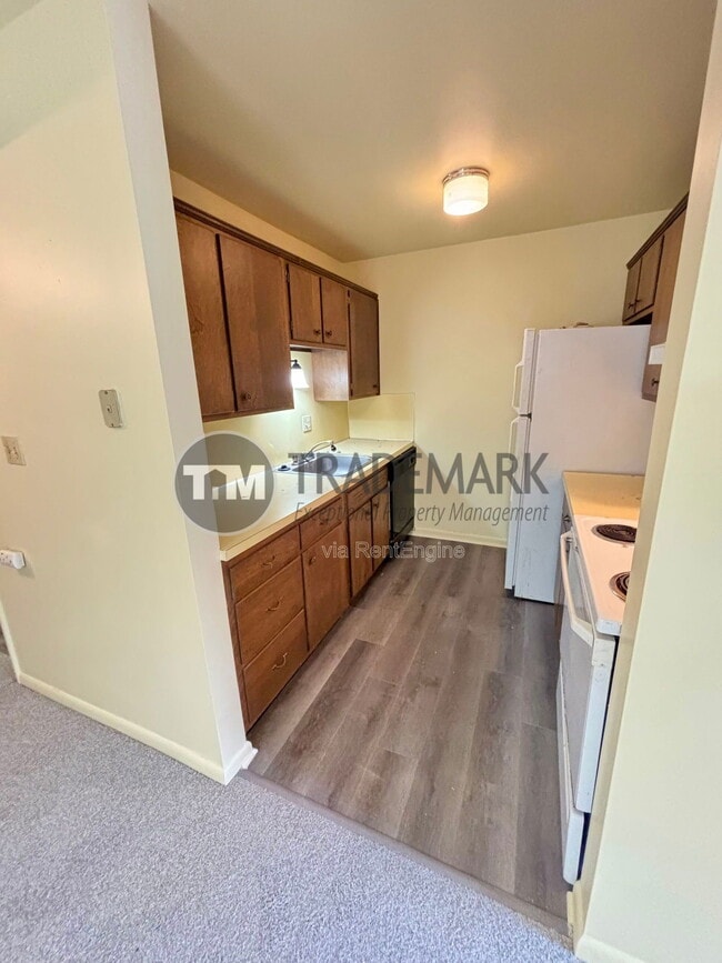 Building Photo - 302 Lincoln Ave