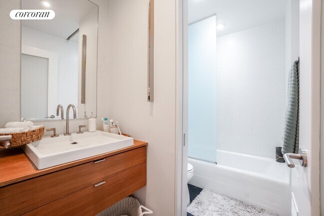 Building Photo - 243 W 98th St