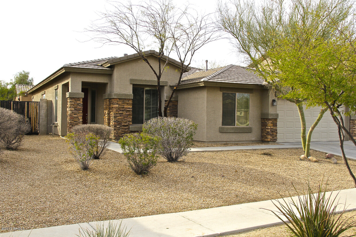 Primary Photo - 3225 W Leisure Ln