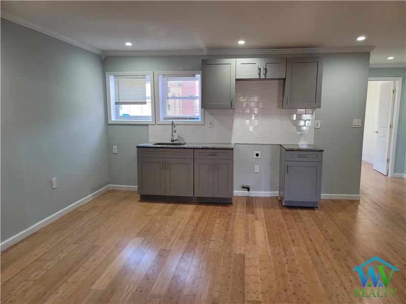 Primary Photo - 1268 Evergreen Ave