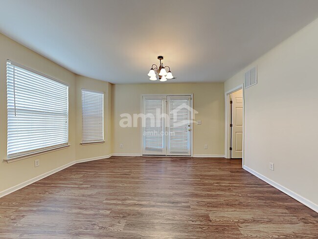 Building Photo - 3005 Quail Oaks Dr