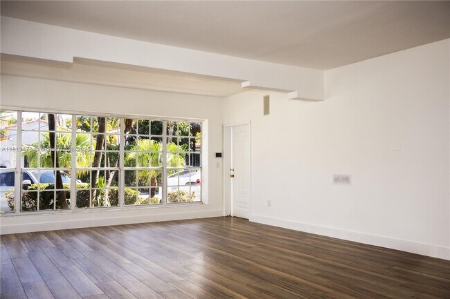 Building Photo - 8926 Dickens Ave