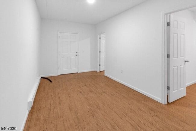 Building Photo - 614 Bond St