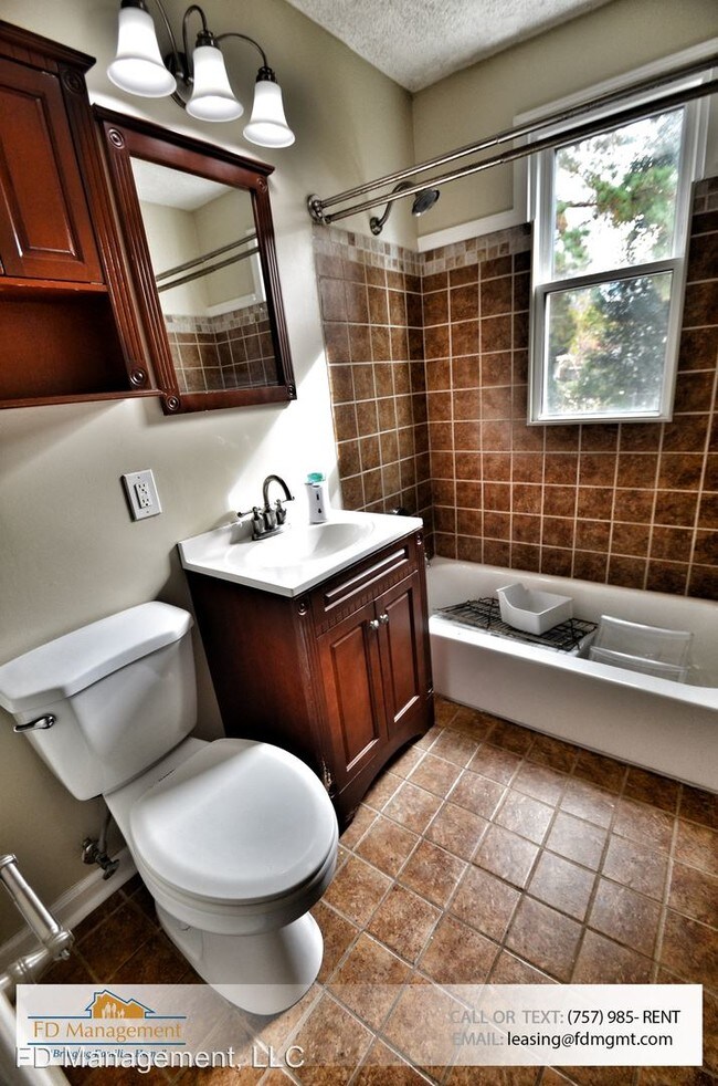 Building Photo - 2 br, 1 bath House - 8 Mitchell Rd