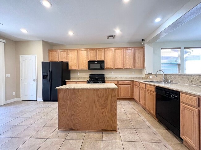 Building Photo - Beautiful 4-bedroom, 2.5-bathroom house
