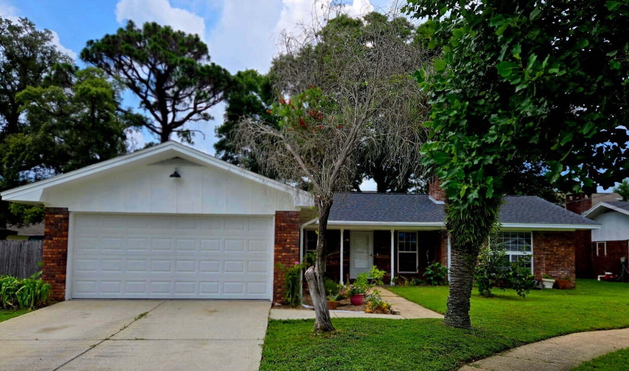 Primary Photo - 726 Clark Dr