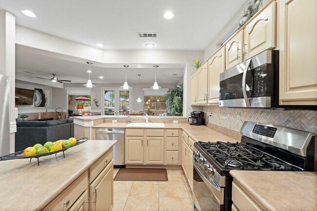 Building Photo - 17824 N Stone Haven Dr