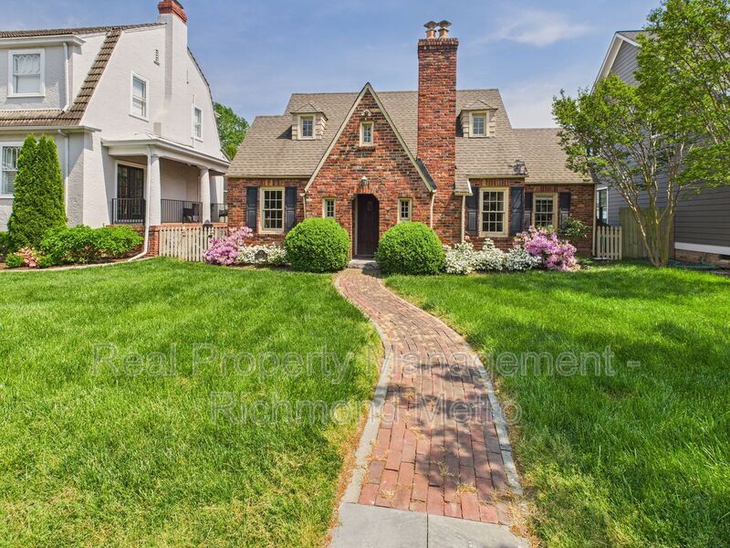 Primary Photo - 307 Lexington Rd