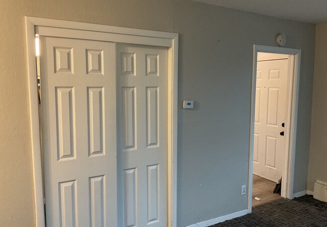 Foto del edificio - 1 Bedroom Unit with Garage Space - AVAILABLE NOW!