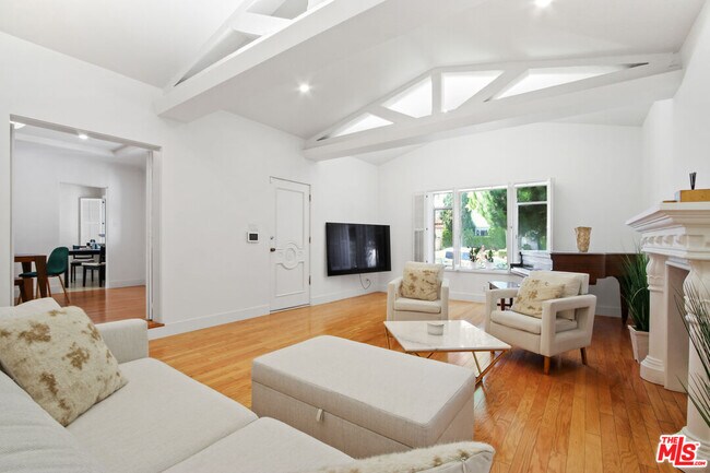 Foto del edificio - 352 S Wetherly Dr