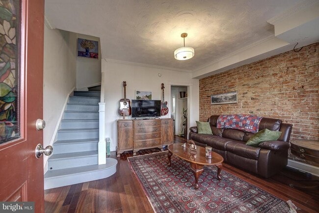 Building Photo - 1123 3rd St NE