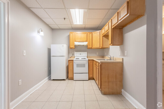 Kitchen - Waterbury Plaza Apartments