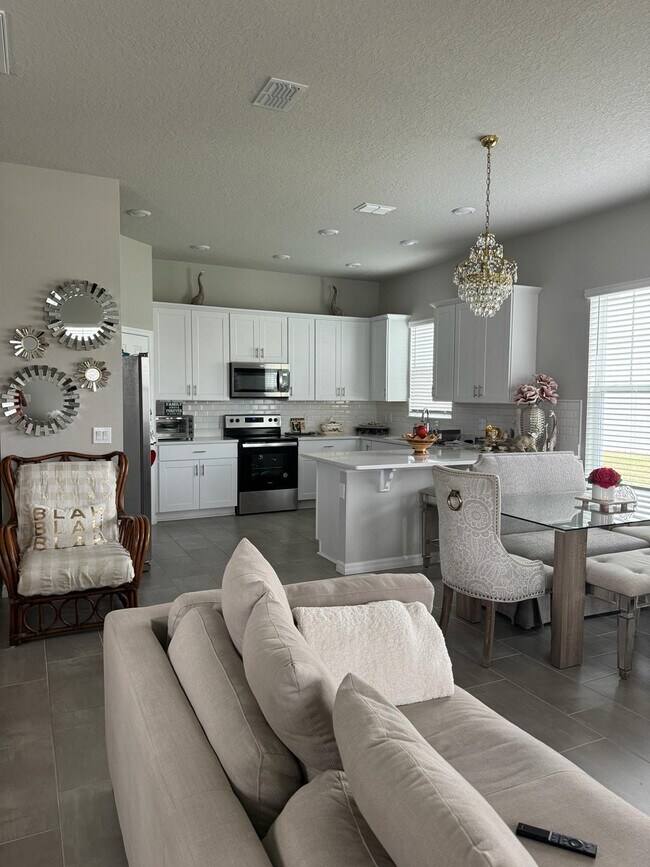 Building Photo - 426 Venetian Palms Blvd