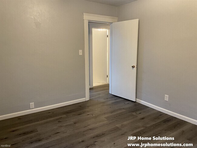 Foto del edificio - 2 br, 1 bath Duplex - 1106 W Michigan Ave ...