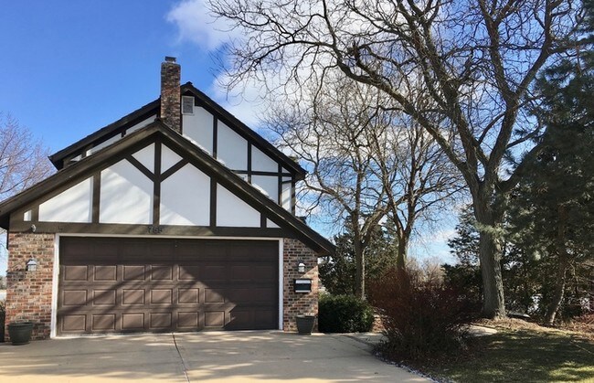 Building Photo - 755 Leicester Rd. Elk Grove Village, IL 60007