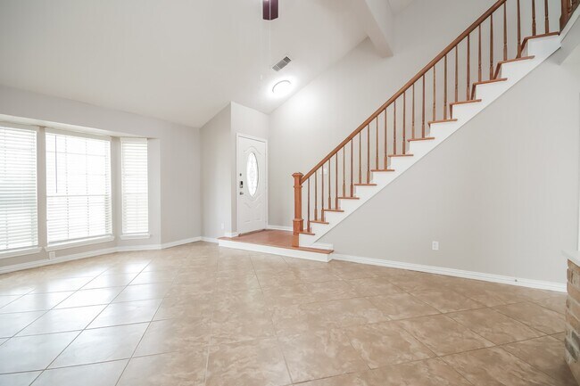 Foto del edificio - 1715 Windy Knoll Dr