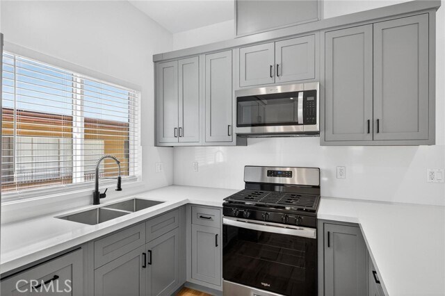 Foto del edificio - 14732 Gilmore St