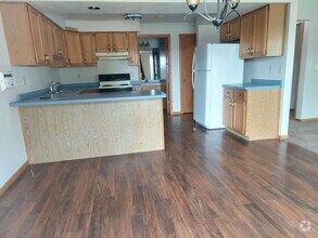 Building Photo - 501-503 Stonegate Dr