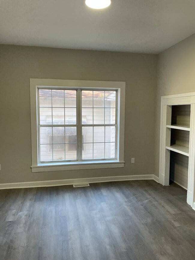 Building Photo - 628 Goldfloss St