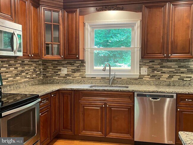 Building Photo - 6223 Rathlin Dr