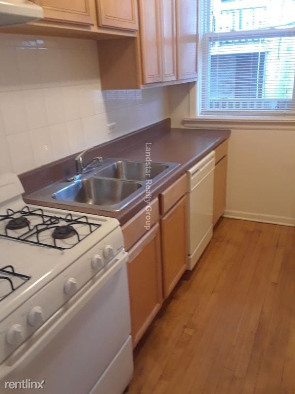 Building Photo - 2 br, 1 bath Apartment - 726 W Barry Ave