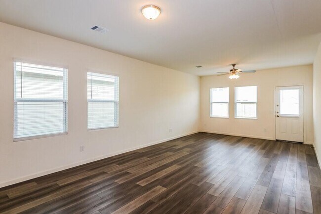 Building Photo - 4024 Silver Linden