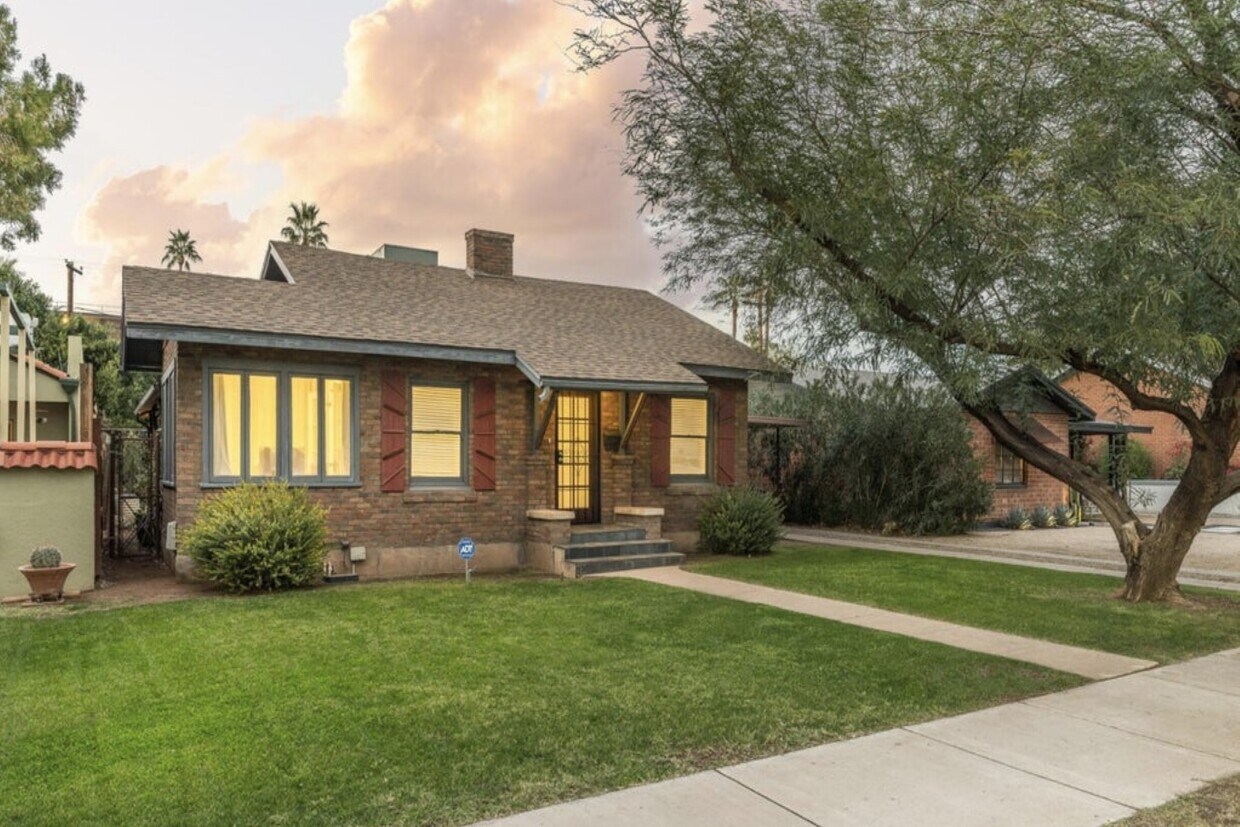 Primary Photo - 340 E Windsor Ave