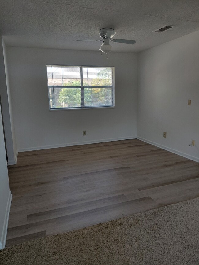 Building Photo - Azalea Apartments