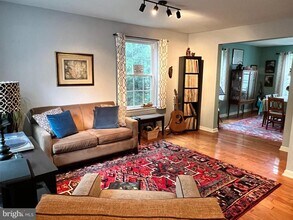 Building Photo - 1506 E Mermaid Ln