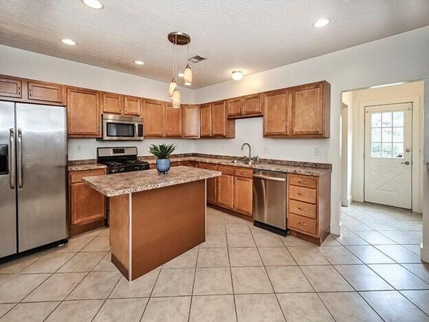 Foto principal - 206 Hallock St