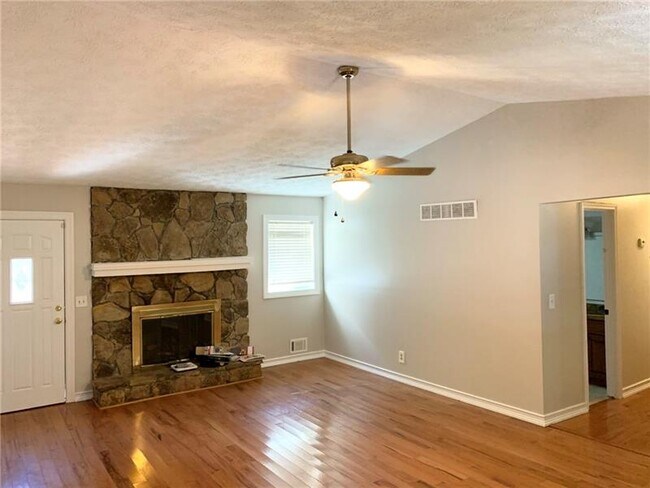 Building Photo - 155 Trickum Hills Dr