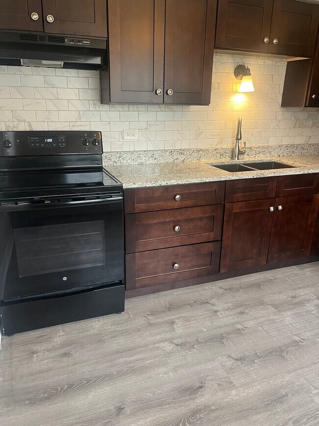 Foto del edificio - 1340 N Main St