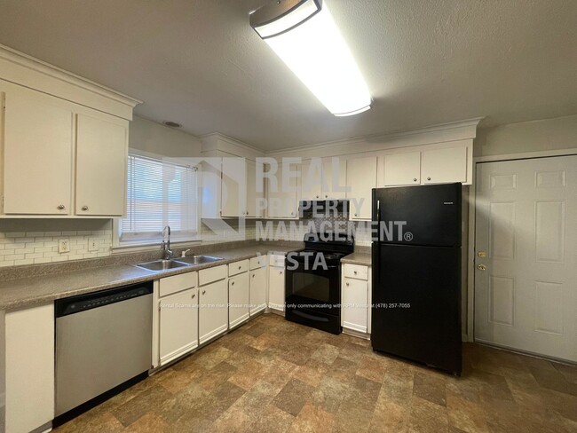 Building Photo - 102 Hope Pl