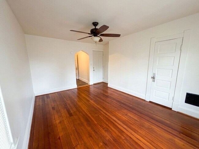 Foto del edificio - 3937 Lockwood Ave