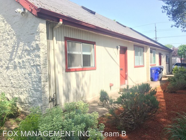 Foto del edificio - 3602-3604 N Gantenbein Ave