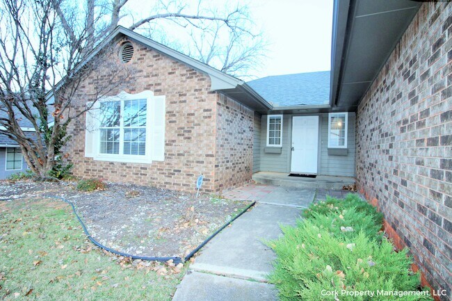Building Photo - 916 N Blackwelder Ave