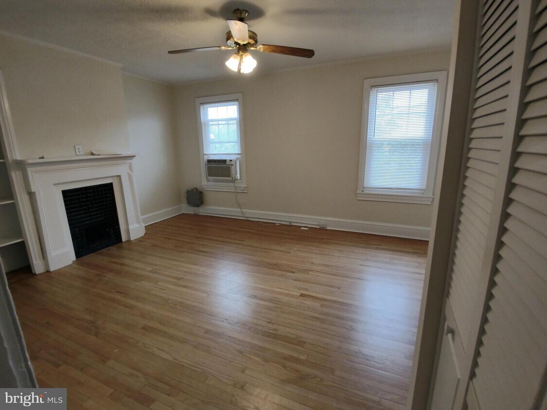Primary Photo - 138 W 4th St