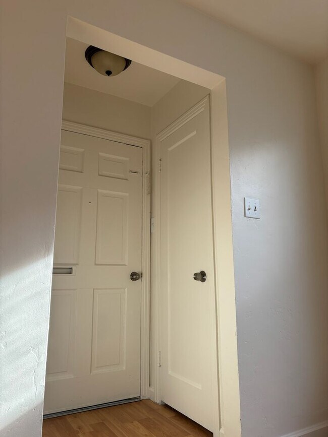 Building Photo - Taft Home 2 bd 1 ba  Must see