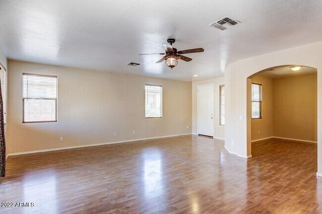 Building Photo - 3060 E Ravenswood Dr