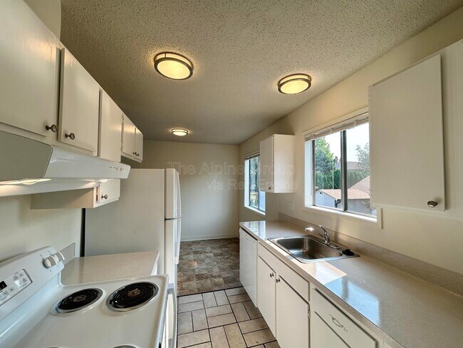 Foto del edificio - 6041 SW Valley Ave