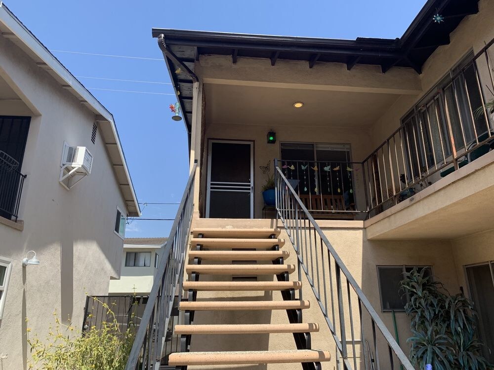 Primary Photo - Upstairs 2 BR Spacious Apartment
