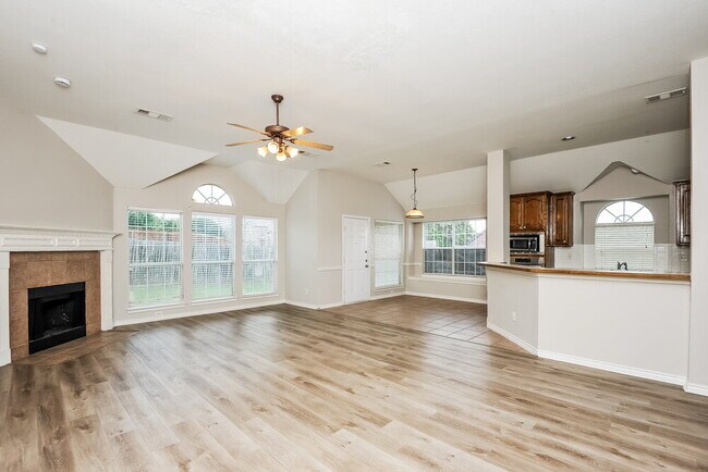 Foto del edificio - 7517 Creek Meadow Dr